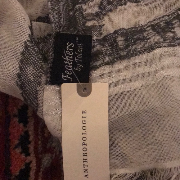 Light shoulder sitting sweater - Picture 6 of 6